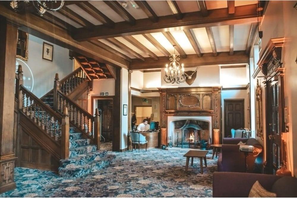 Inglewood Manor Hotel Ledsham  Екстериор снимка