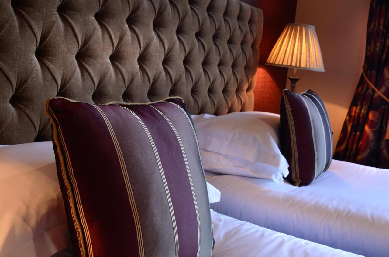Inglewood Manor Hotel Ledsham  Екстериор снимка