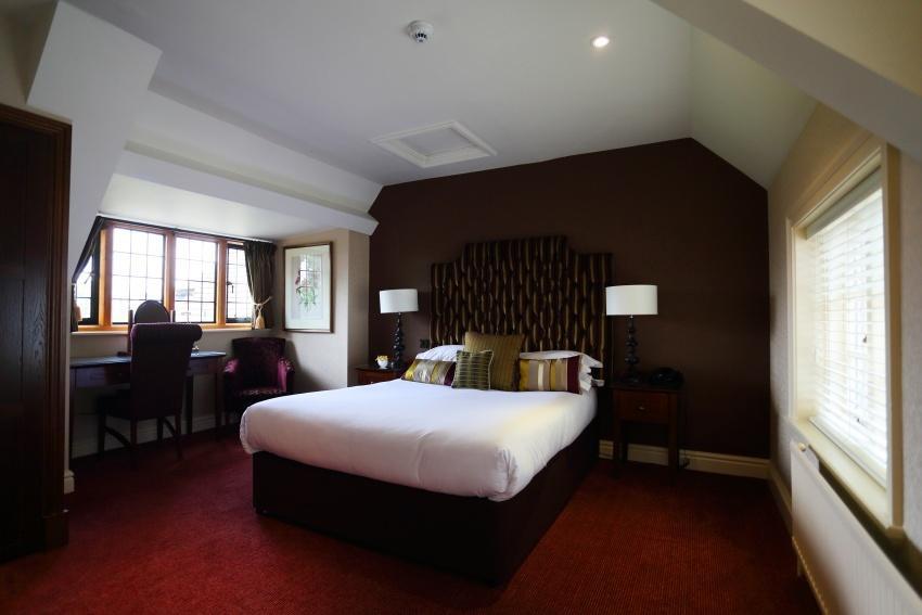 Inglewood Manor Hotel Ledsham  Екстериор снимка