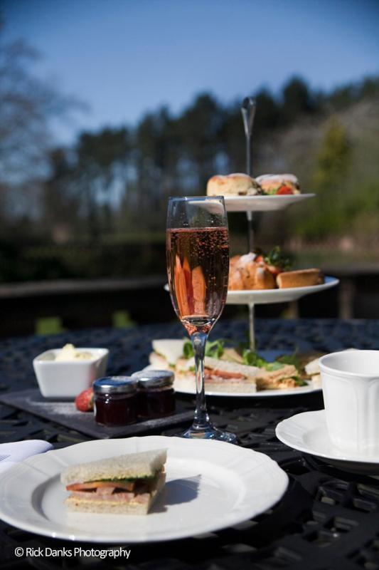 Inglewood Manor Hotel Ledsham  Екстериор снимка
